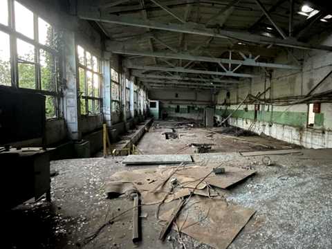 комерційна за адресою Фанерна вул., 1