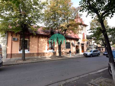комерційна за адресою Тарнавського вул., 1