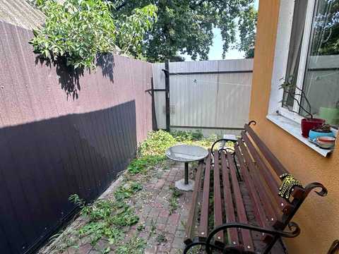 будинок за адресою Учительська, 77