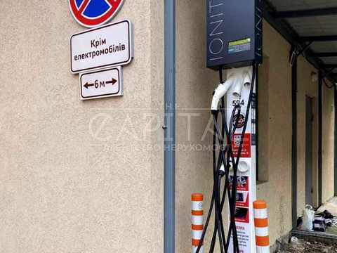 коммерческая по адресу Гната Юры ул., 7-Б