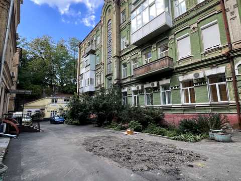 комерційна за адресою Івана Франка вул., 16/2