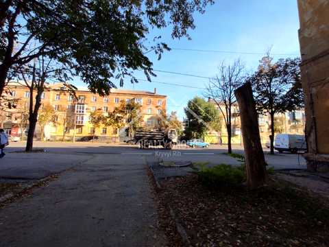 паркомісце за адресою Кривий Ріг, Січеславська вул. (Кремлівська), 25