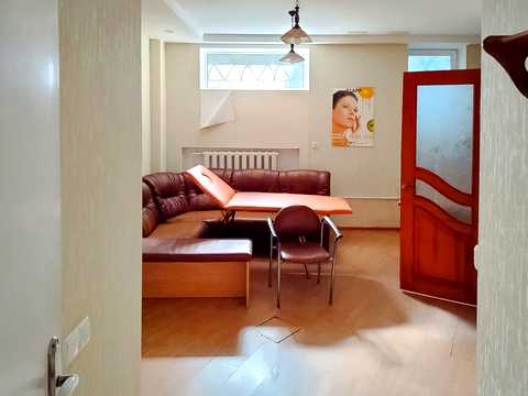 комерційна за адресою Семінарська вул., 15а