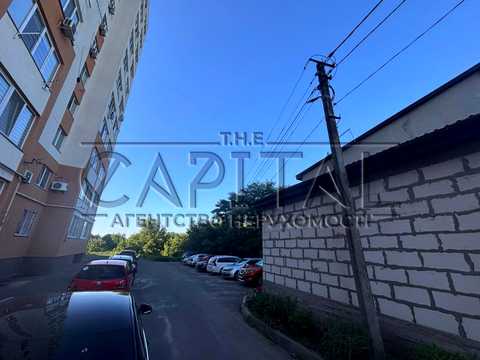 комерційна за адресою Стуса вул., 2
