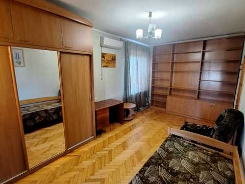 квартира за адресою Лабораторна вул., 46
