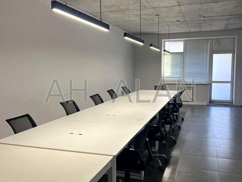 комерційна за адресою Лесі Українки бульв., 7-Б