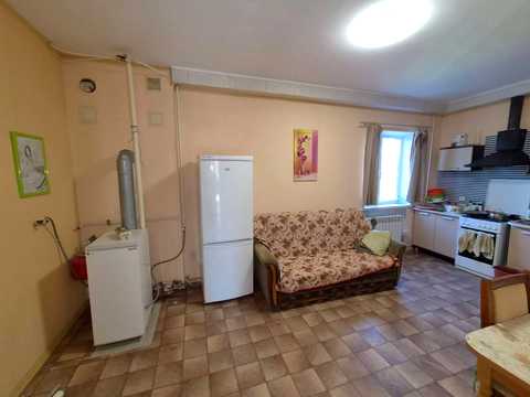 будинок за адресою с. Надія (Радгоспне), тополина