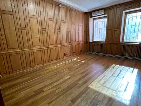 комерційна за адресою Кирилівська вул. (Фрунзе), 102