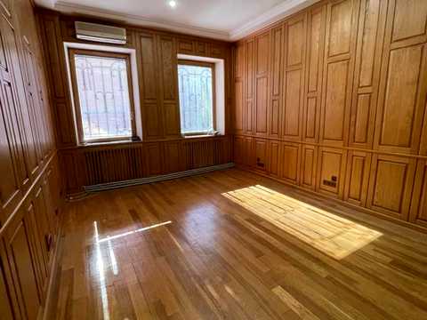 комерційна за адресою Кирилівська вул. (Фрунзе), 102