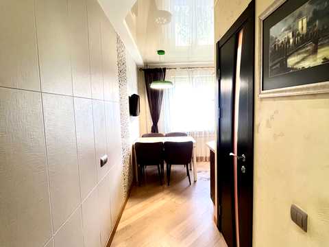 квартира за адресою Анни Ахматової вул., 25
