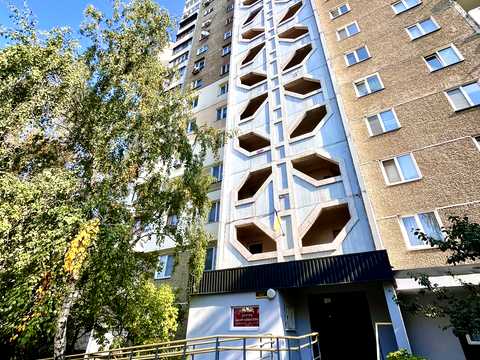 квартира за адресою Анни Ахматової вул., 25
