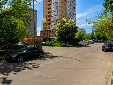 комерційна за адресою Андрія Верхогляда вул. (Михайла Драгомирова), 9