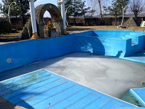 коммерческая по адресу Богдана Хмельницького, 1/1