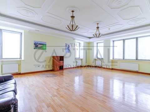 комерційна за адресою Липська вул., 10