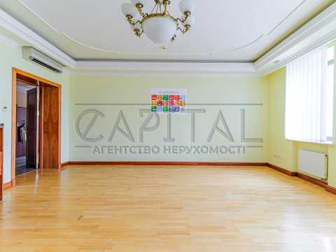 комерційна за адресою Липська вул., 10