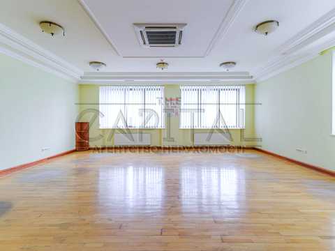 комерційна за адресою Липська вул., 10