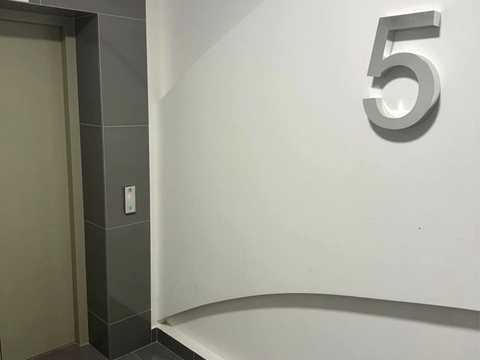 комерційна за адресою Центральна вул., 21-Б