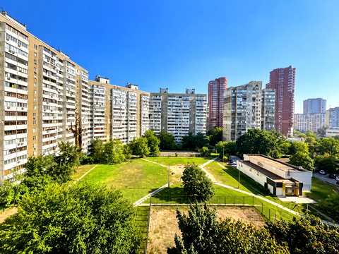 квартира за адресою Анни Ахматової вул., 25