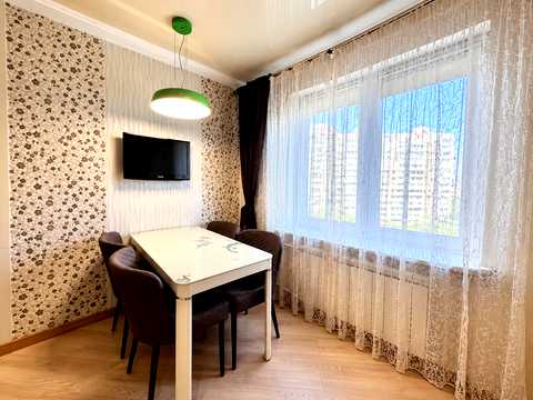 квартира за адресою Анни Ахматової вул., 25