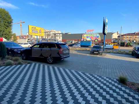 комерційна за адресою Киівська, 100