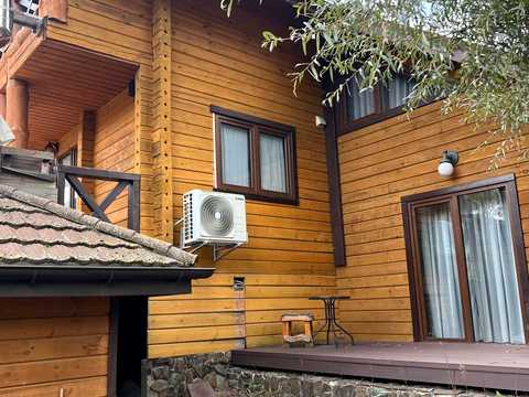 комерційна за адресою смт. Новий Яричів, Адама Міцкевича вул., 58