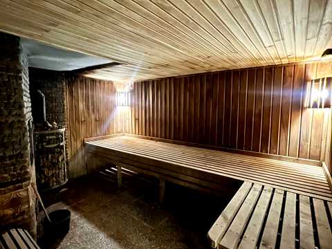 комерційна за адресою смт. Новий Яричів, Адама Міцкевича вул., 58
