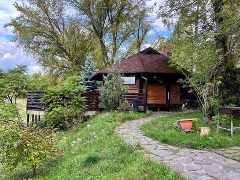 комерційна за адресою смт. Новий Яричів, Адама Міцкевича вул., 58