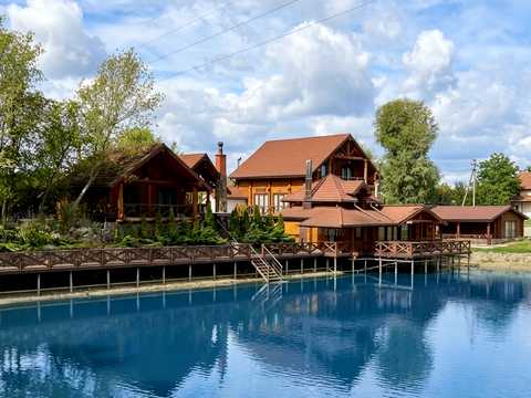 комерційна за адресою смт. Новий Яричів, Адама Міцкевича вул., 58