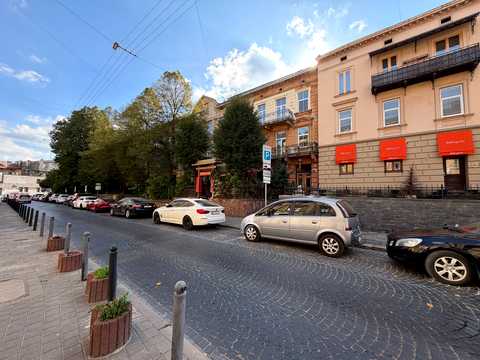 комерційна за адресою Львів, Михайла Грушевського вул., 8