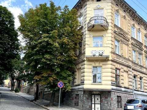 коммерческая по адресу Садовского ул., 2