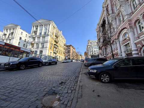 комерційна за адресою Лютеранська вул., 6-Б