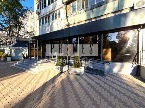 комерційна за адресою Русанівський бульв., 1
