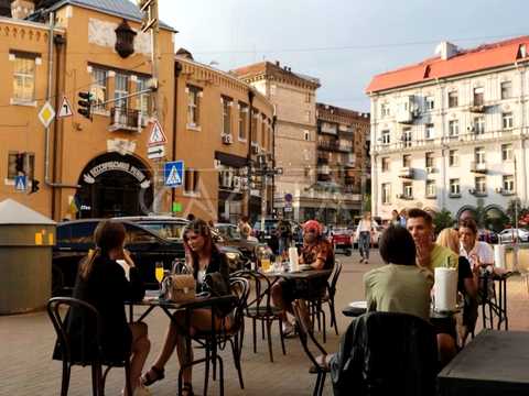 комерційна за адресою Басейна вул., 1/2