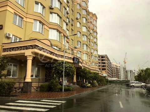 комерційна за адресою Боголюбова вул., 44