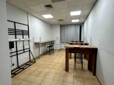 комерційна за адресою Васильківська вул., 14