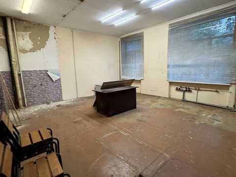 комерційна за адресою Данила Галицького вул., 1