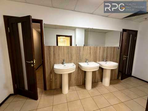 комерційна за адресою Басейна вул., 2А
