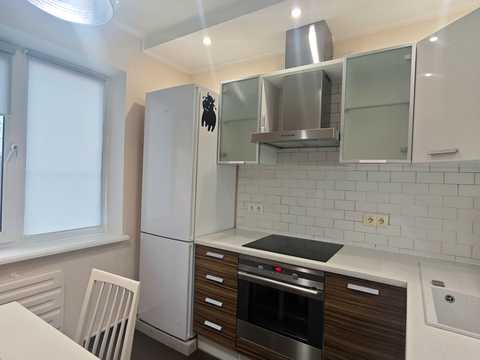 квартира за адресою Зої Гайдай вул., 2