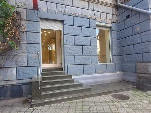 комерційна за адресою Дмитра Яворницького просп. (Карла Маркса), 82