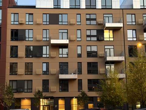 квартира за адресою Салютна вул., (Будинок 03701-03705)
