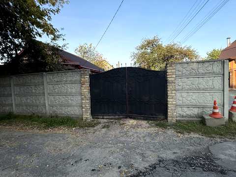 будинок за адресою Парникова вул.