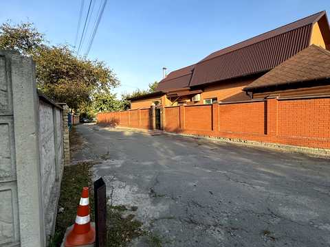 будинок за адресою Парникова вул.