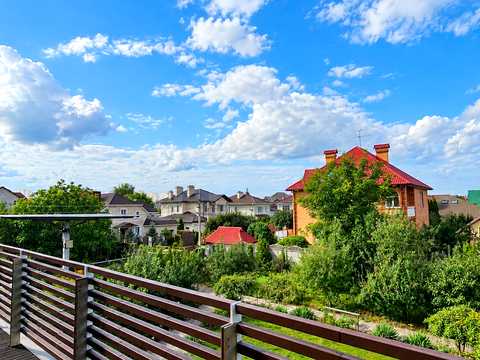 комерційна за адресою Софіївська вул., 1