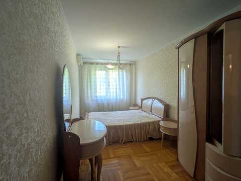 квартира за адресою Космонавтів вул., 44