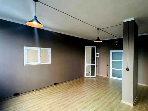 комерційна за адресою Львів, Карла Мікльоша вул., 15