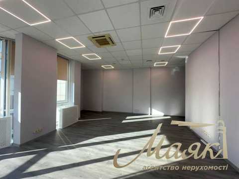 комерційна за адресою Хрестовий пров. (Миколи Гайцана вул.), 2