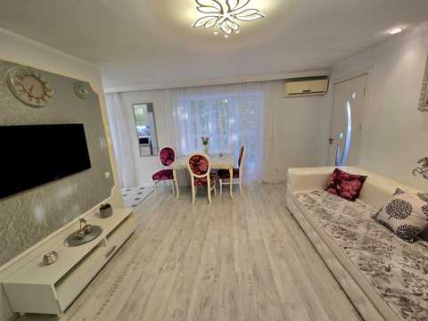 квартира за адресою Набережно-Хрещатицька вул., 11
