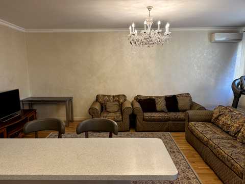 квартира за адресою Раїси Окіпної вул., 4
