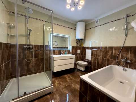 квартира за адресою Раїси Окіпної вул., 4