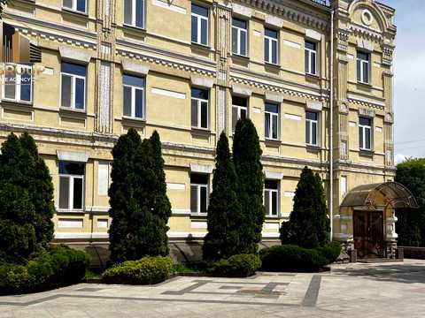 комерційна за адресою Костянтинівська вул., 32
